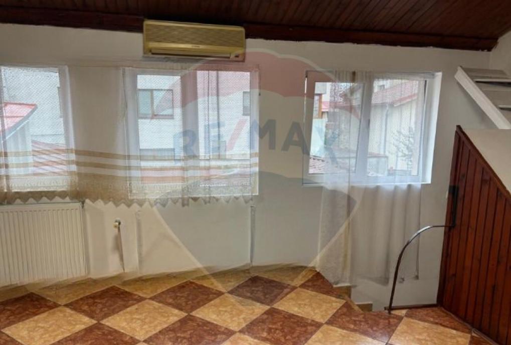 Casa cu 3 camere pretabila pentru Spatiu Comercial in