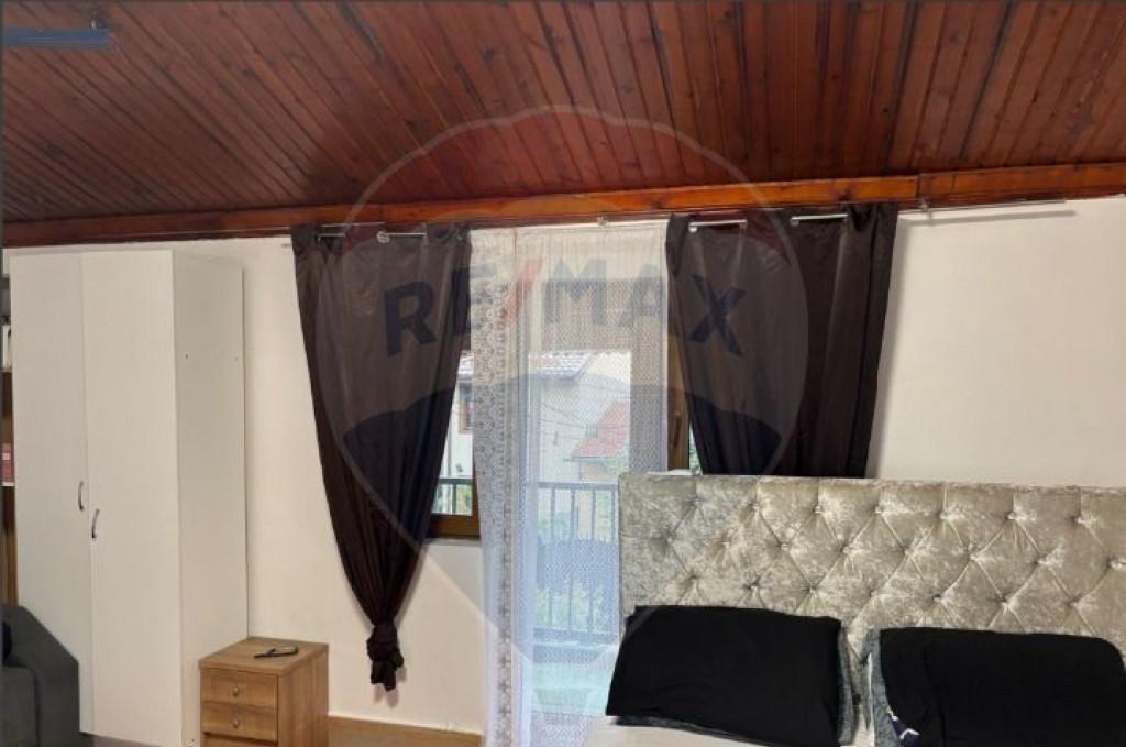 Casa cu 3 camere pretabila pentru Spatiu Comercial in