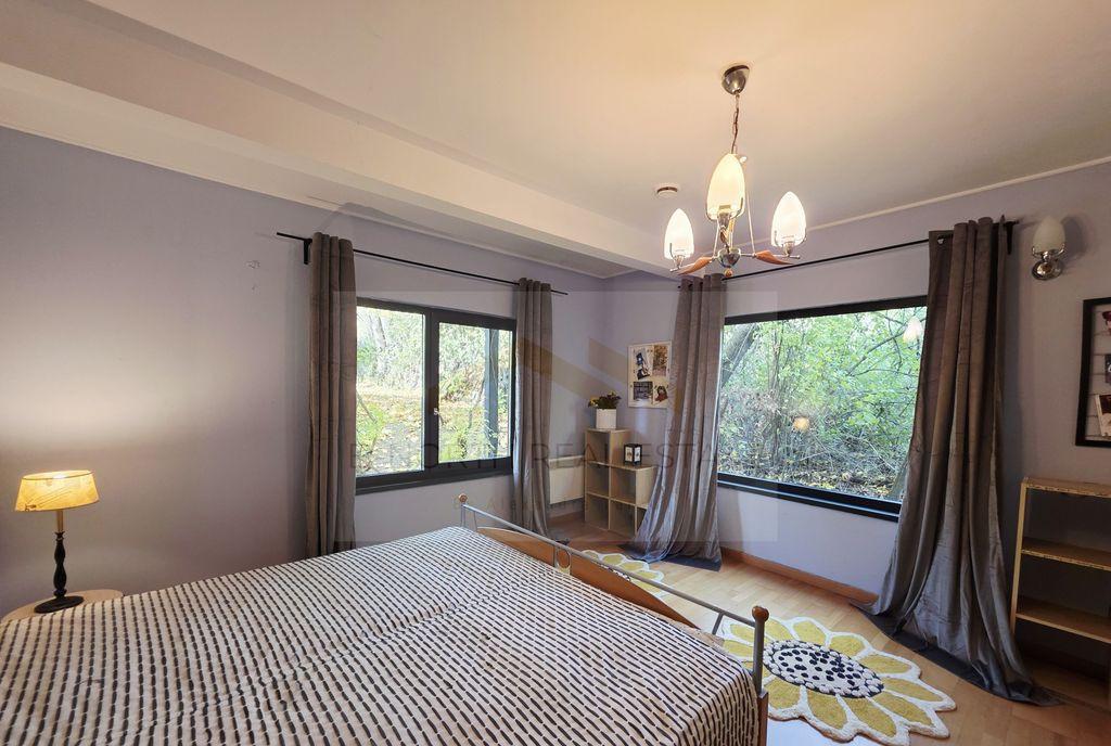 Resedinta exclusivista cu deschidere la Lacul Scrovi