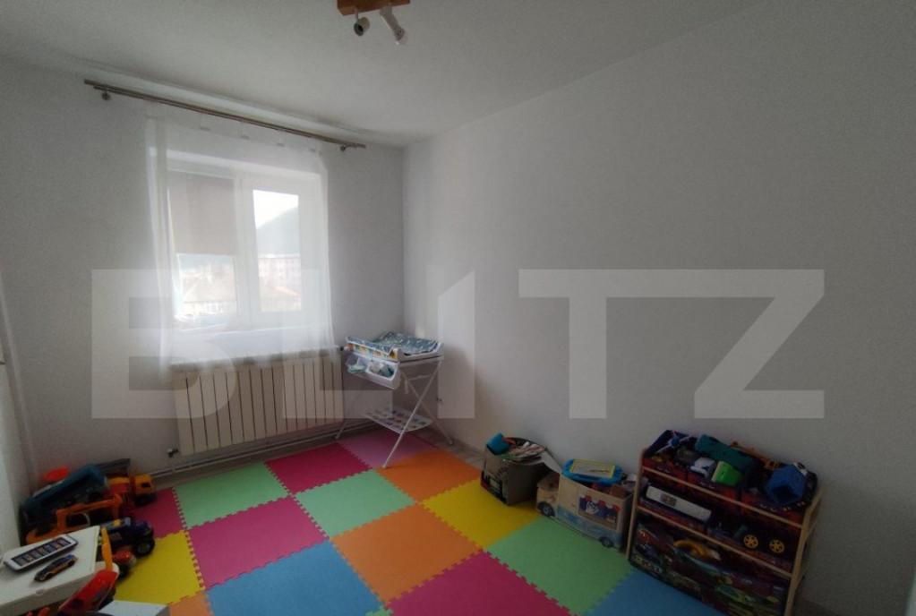 Apartament 3 camere 60mp zona Cugir