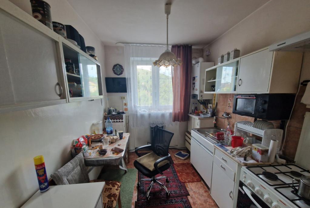 Apartament 3 camere - zona linistita aproape de Faculta