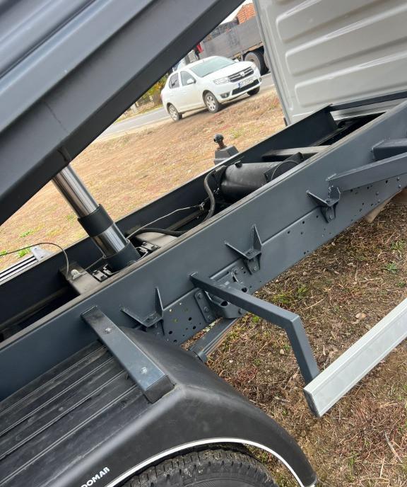 Iveco Daily 65C15 an 2009 luna 10 basculeaza pe 3 parti reconditionata nou 17 000 eur