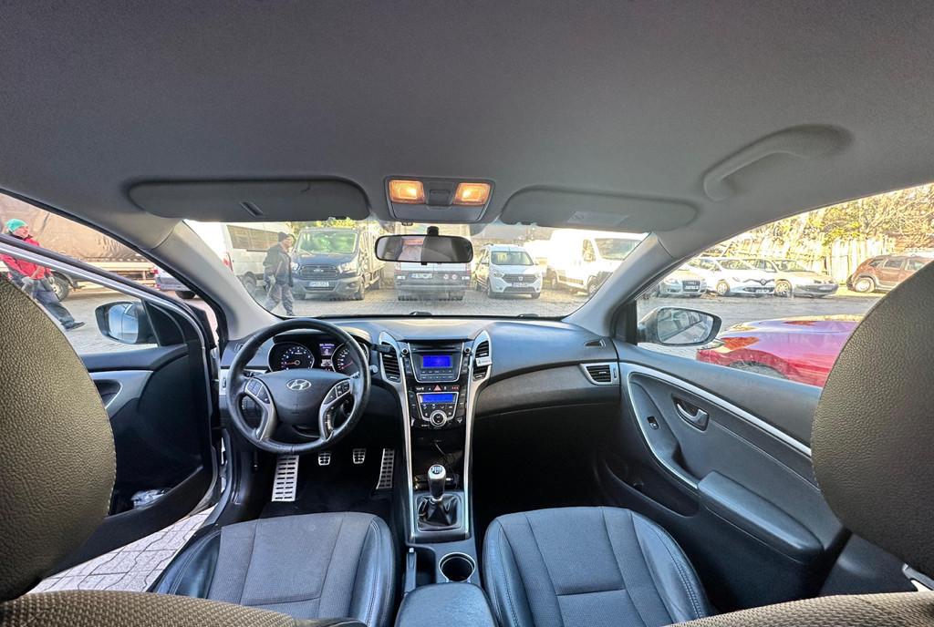 HYUNDAI i30 2012 1 6 - o masina BUNA full option 5 250 eur