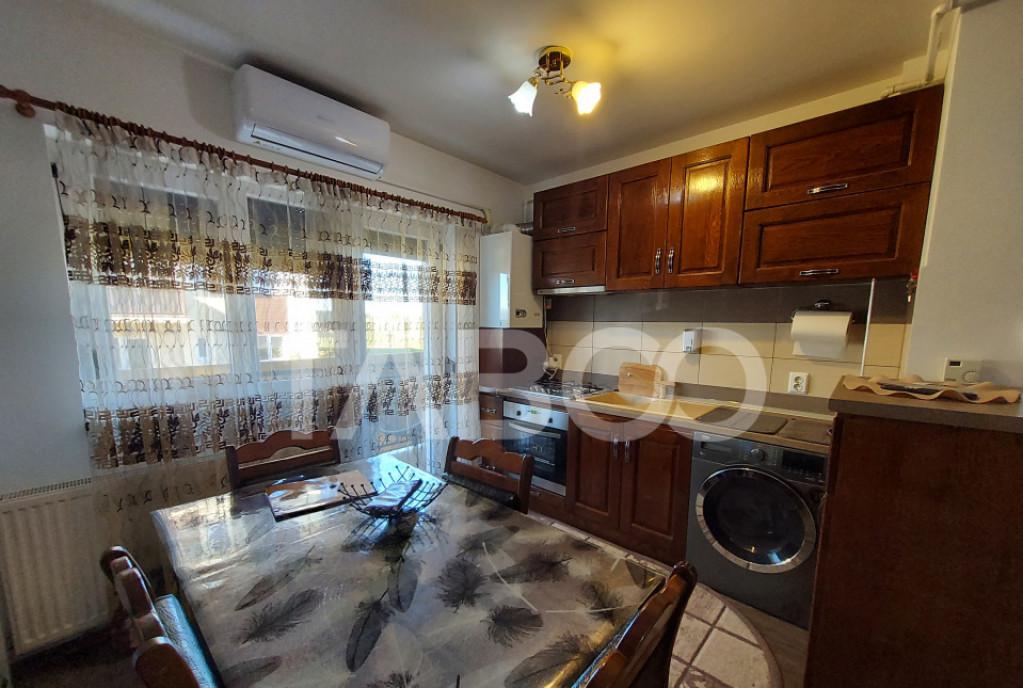 exclusivitate Apartament 3 camere de vanzare etaj