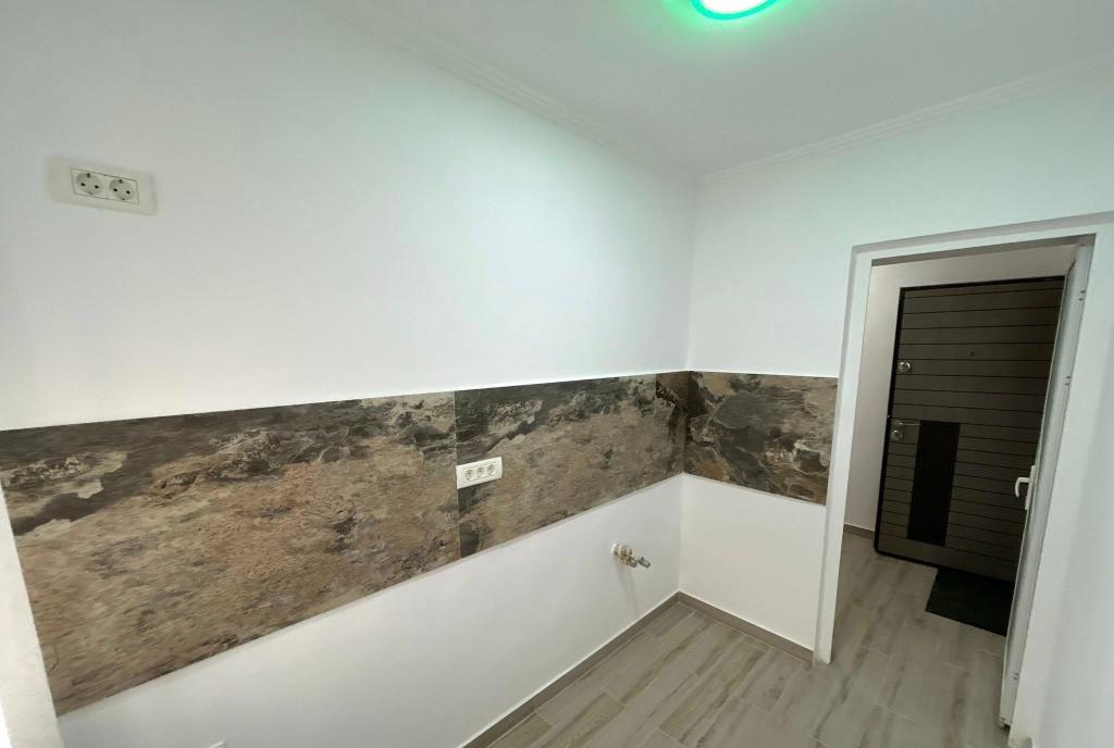 Apartament 2 camere Etaj 1/4 Murfatlar Narciselor pret negociabil