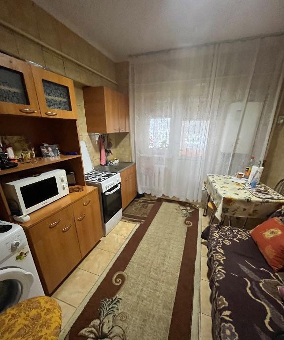 Apartament 3 camere Scolilor parter/ vedere stradala pretabil Spatiu