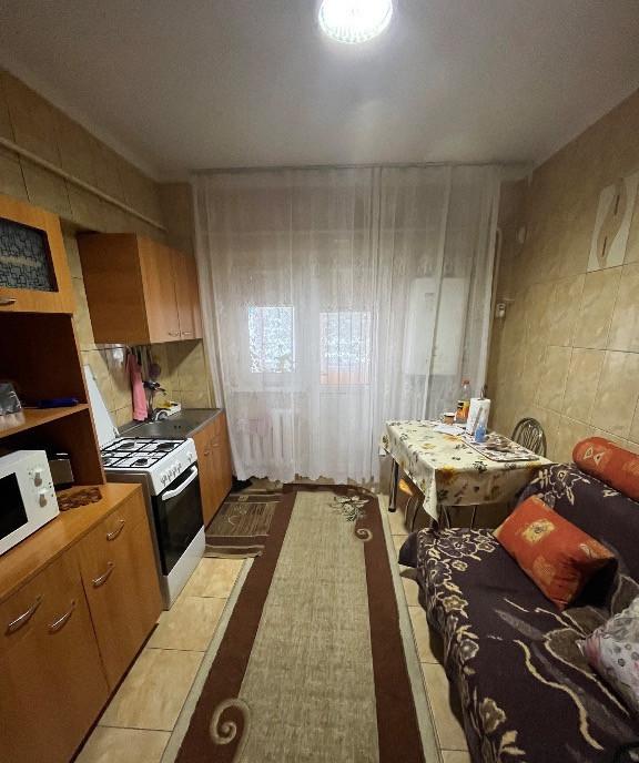 Apartament 3 camere Scolilor parter/ vedere stradala pretabil Spatiu