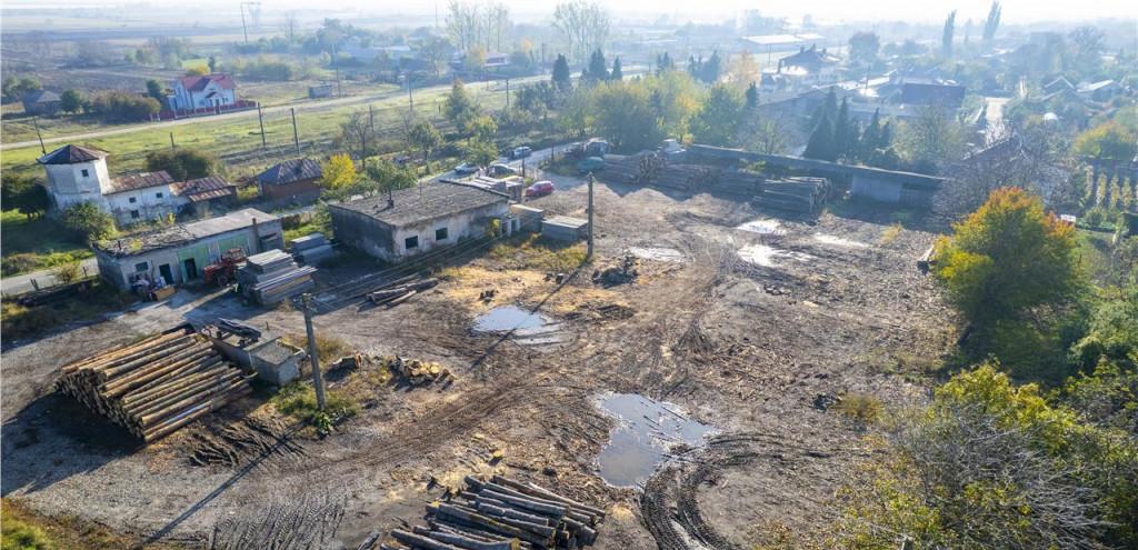 Racaciuni teren intravilan 6 886mp hale in suprafata de