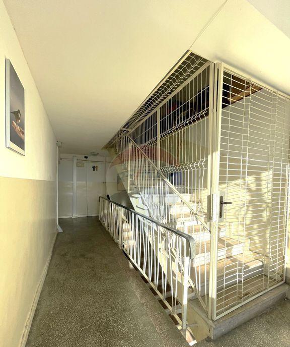 Apartament 3 camere I de renovat Sos Colentina Mol Col