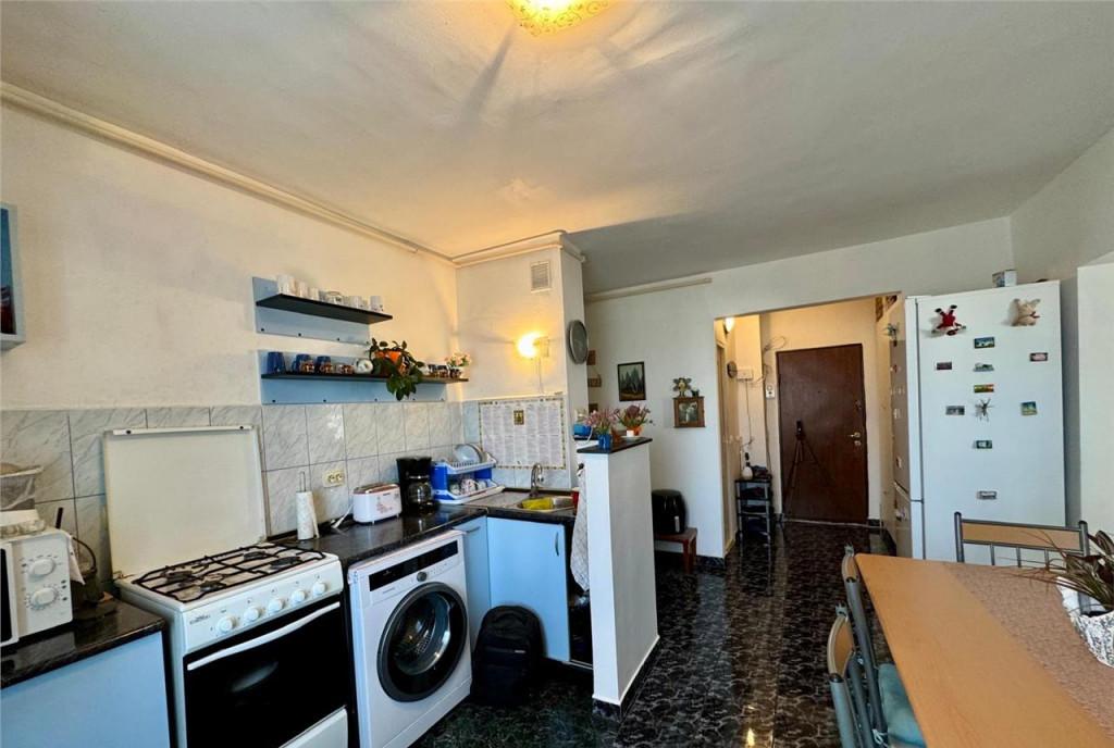 Film TurLIVE Decomandat 2 bai balcon pivnita Ungheni Mu