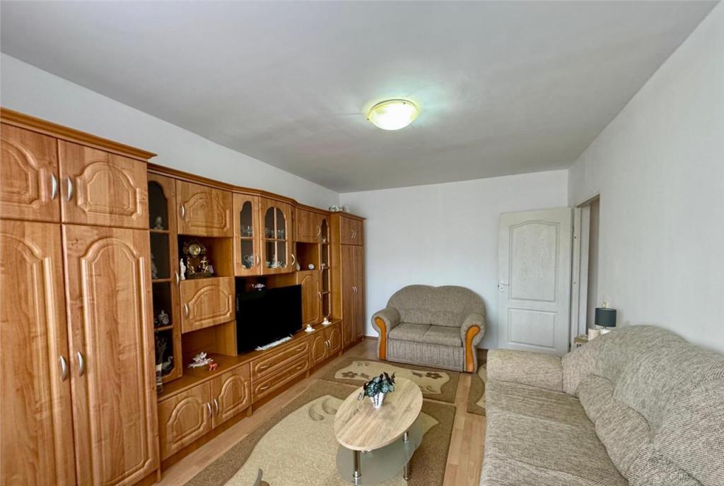 Film TurLIVE Decomandat 2 bai balcon pivnita Ungheni Mu