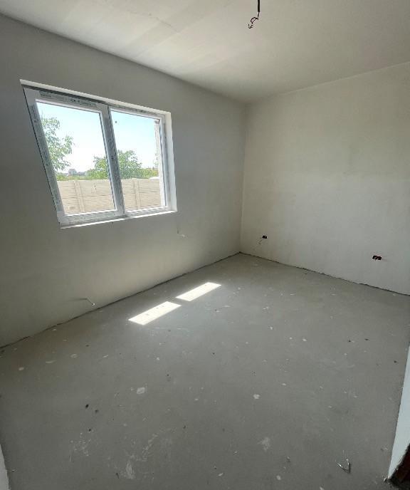 Apartament cu 2 camere decomandat curte cadastrata