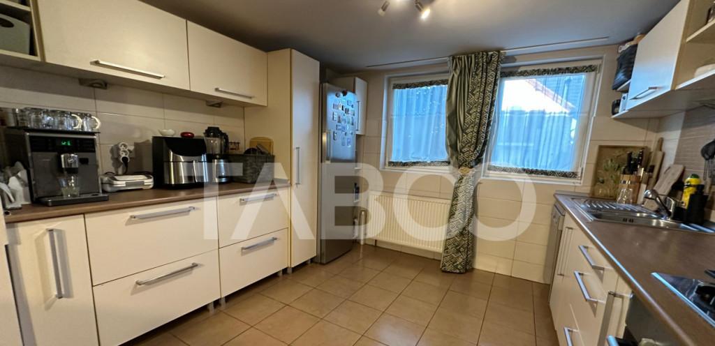 Casa 290mpu teren liber 550mp cu garaj zona Seli