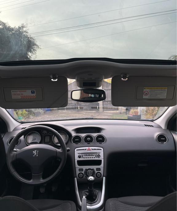 Autoturism peugeot 308sw 2 200 eur