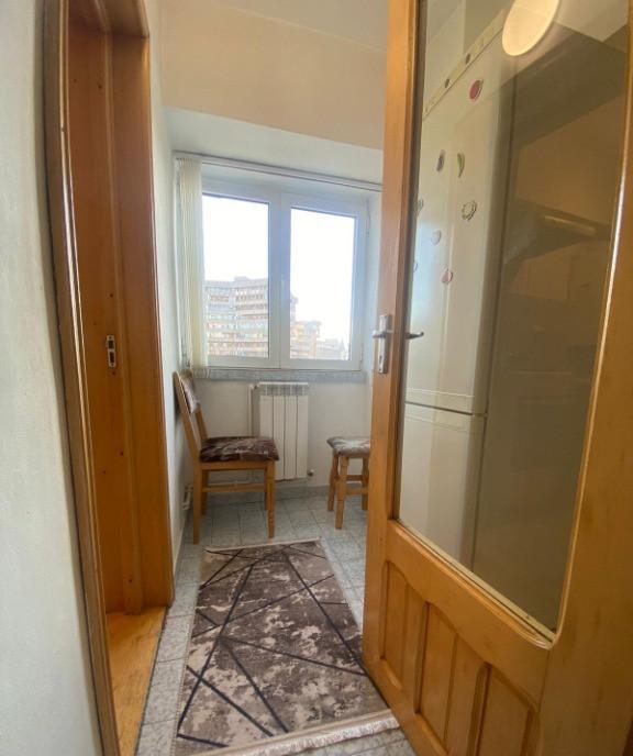 Garsoniera vis a vis de Hala Centrala etaj 2