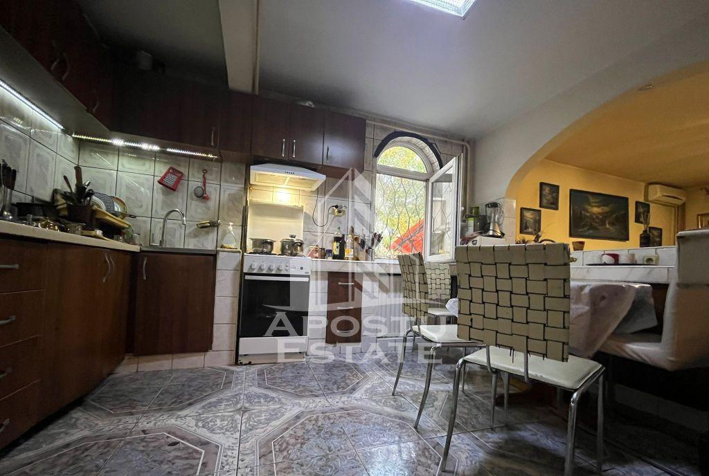 Apartament cu 3 camere 2 bai 2 balcoane zona Vladeasa