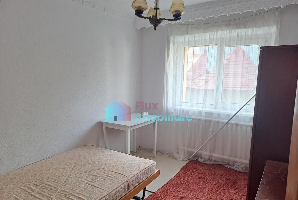 Apartament cu 3 camere etaj 2 Obcini zona Dany Gry