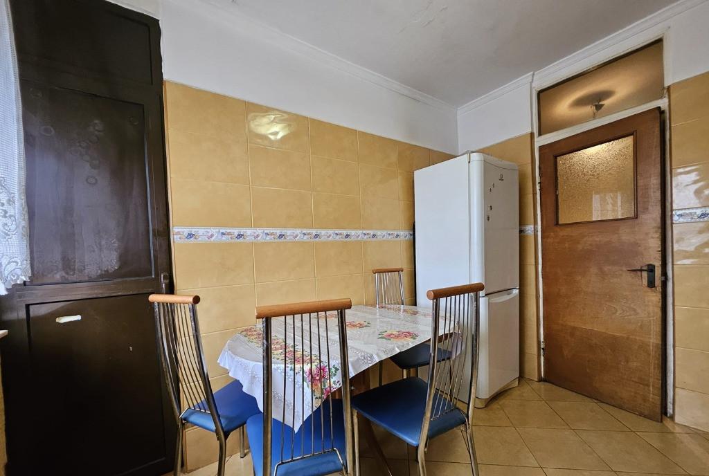 Ap 3 cam la intrarea in Razboieni 1700 ron