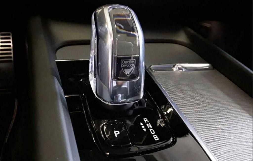 Volvo XC60 T 8 plug-in hybrid R-Design 29 400 eur