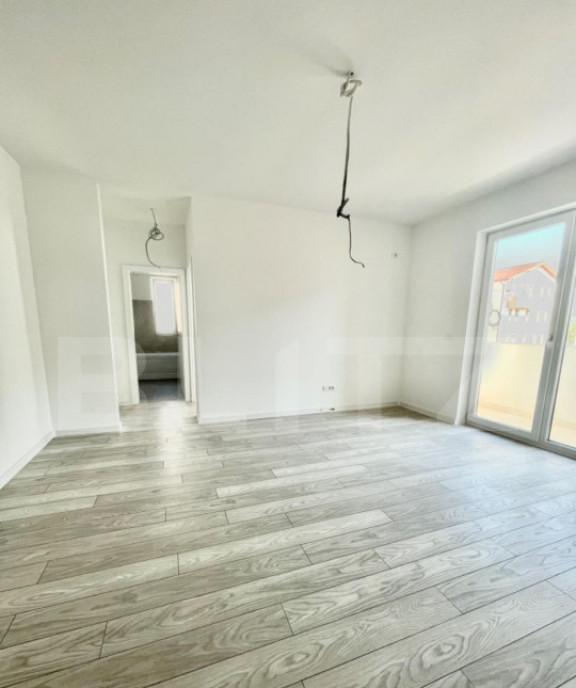 Super pret Apartament cu 3 camere balcon etaj 1 1 loc