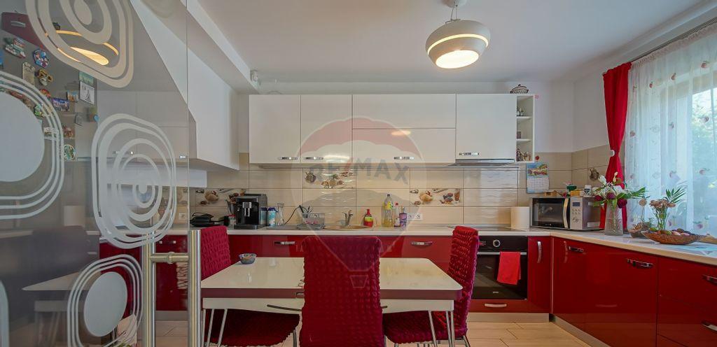 Casa Premium cu Design Elegant si Intimitate in Carti