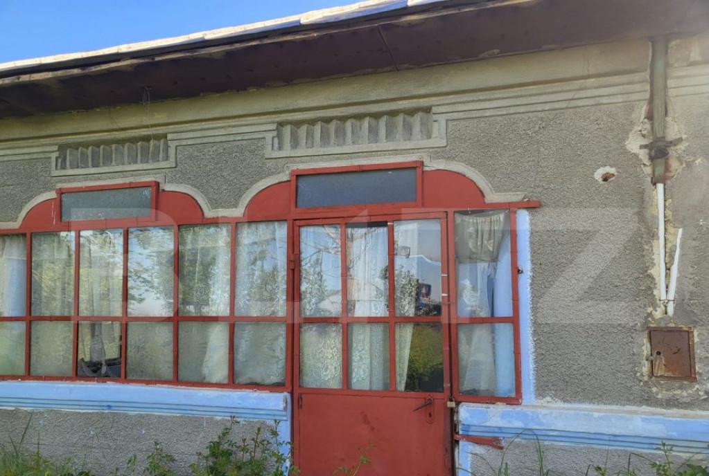Casa batraneasca de vanzare 48 mp zona Patroaia Deal cu C
