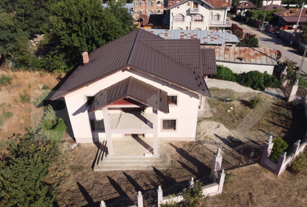 Casa la rosu de vanzare 250 mp zona Slobozia Moara