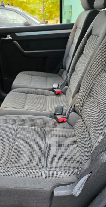 VW Touran 2 0 automata 2006 in stare buna 2 000 eur