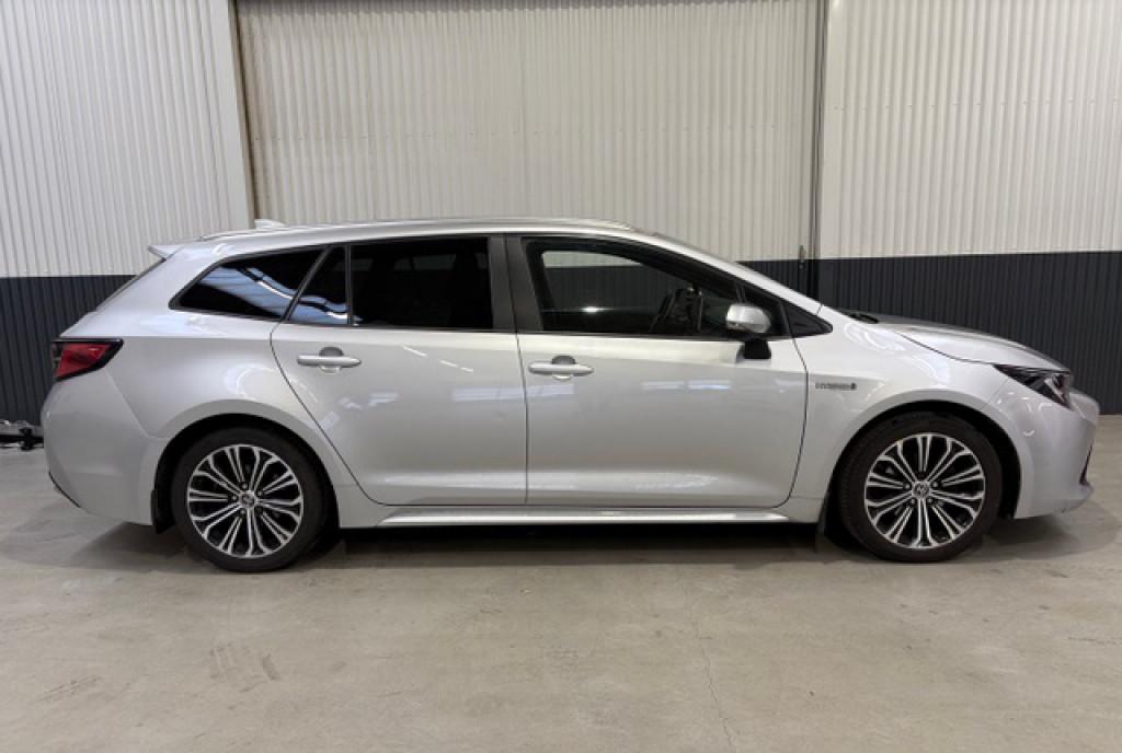 Toyota Corolla hybrid 13 900 eur