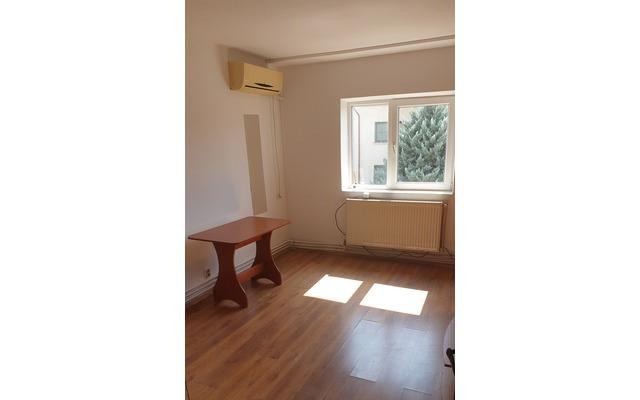 Garsoniera de vanzare