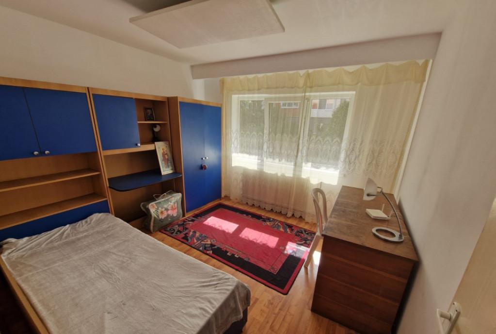 Apartament 3 camere 71 mp zona Hotvon