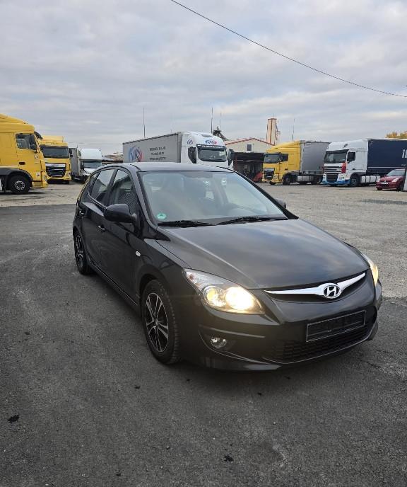 Hyundai i30 crdi Euro 5 edition plus 2 790 eur