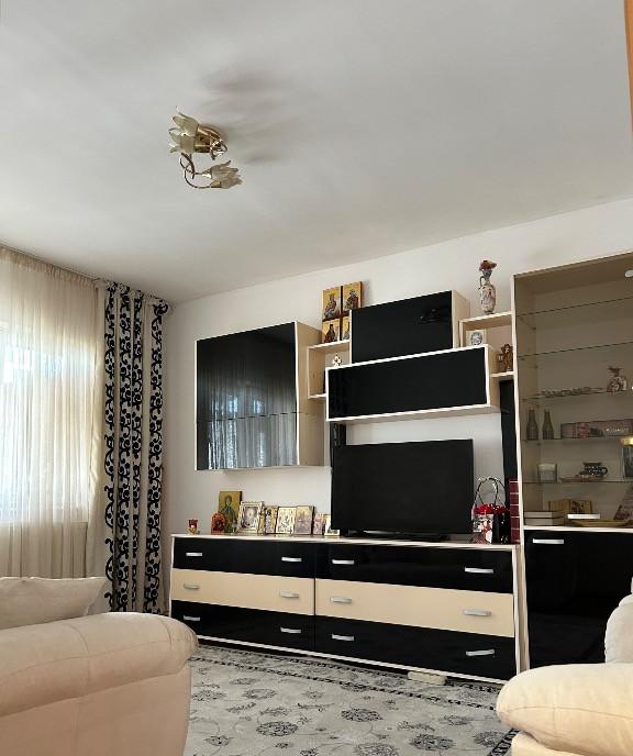 Apartament 2 camere decomandat renovat complet etaj 3/4