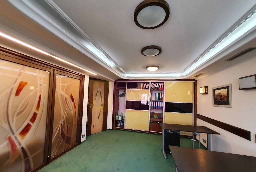 Apartament cu 3 camere de vanzare in Campina Zona ultra