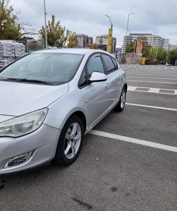 Opel Astra J 2011 4 000 eur