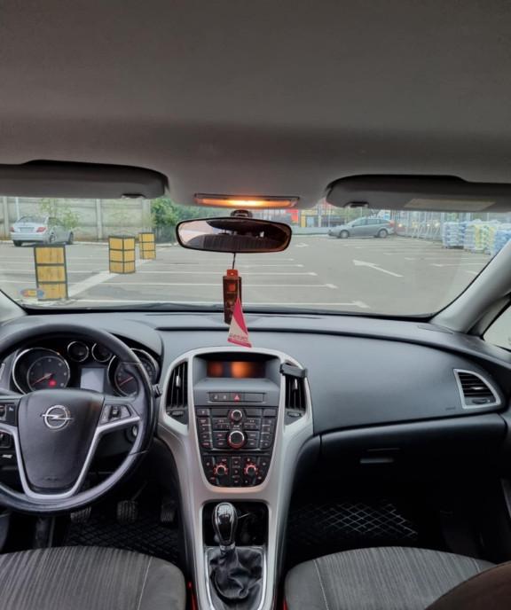Opel Astra J 2011 4 000 eur