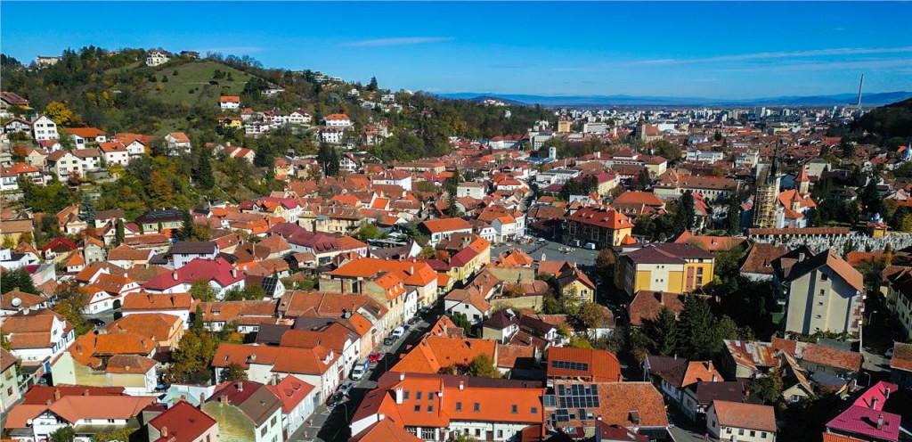 Film Eleganta si confort in cetatea istorica a Brasovului