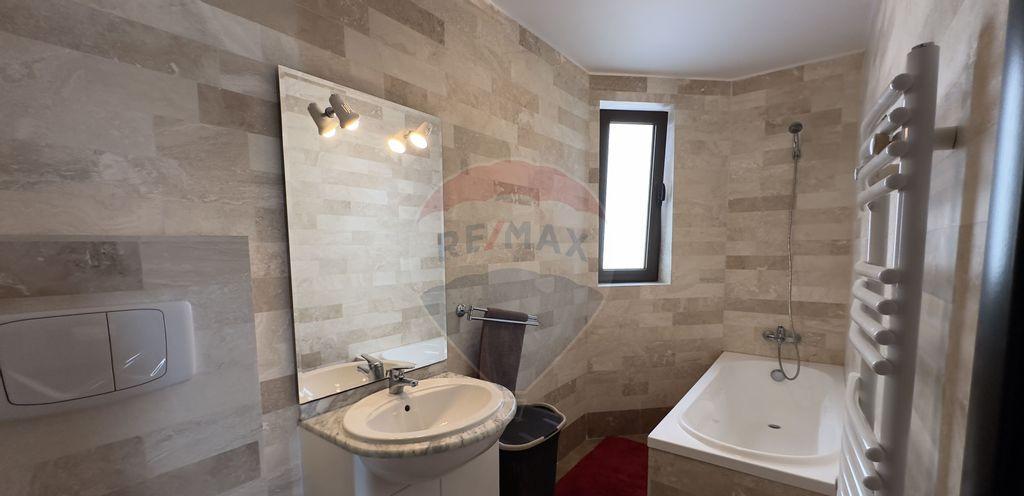 Vanzare 4 camere bloc Boutique cu piscina Otopeni 2 l