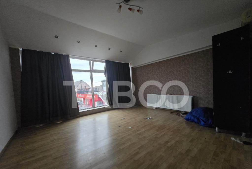 Apartament 4 camere de inchiriat decomandat 150 mp Slimnic S