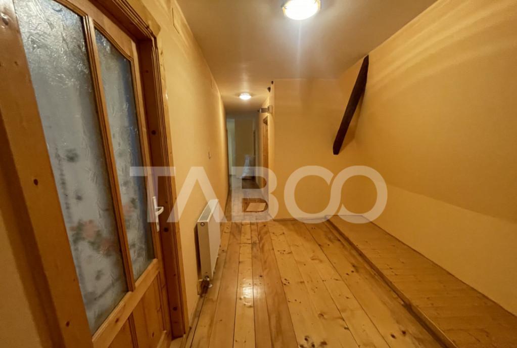 Apartament de inchiriat cu 4 camere si terasa Centrul Istori