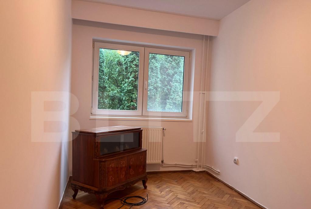 Apartament 4 camere semidecomandat 95mp zona P ta Flora