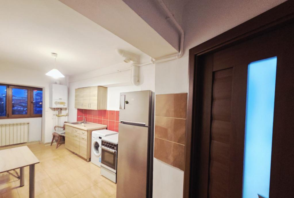 Ap 1 cam D Gara vis a vis Mc donalds