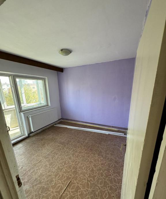 Apartament 2 camere etajul 1 zona Astra