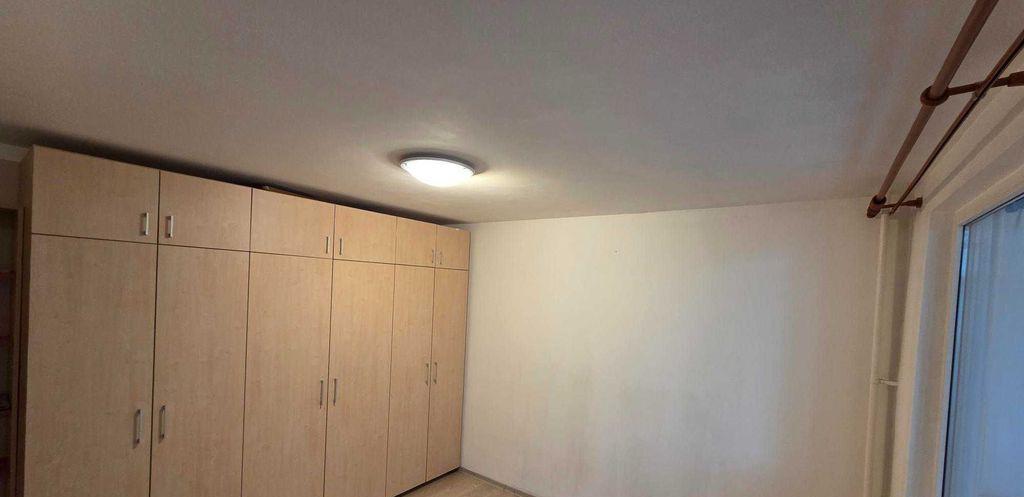 3 camere decomandat etaj 1 /Brancoveanu /loc parcare