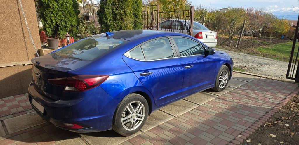 Hyundai Elantra 1 6 benzina 128 CP 13 300 eur