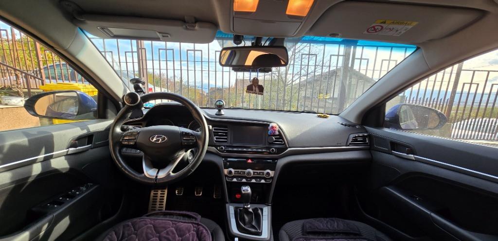 Hyundai Elantra 1 6 benzina 128 CP 13 300 eur