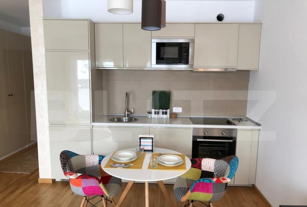 Garsoniera moderna cu vedere spre Tampa - gata de mut