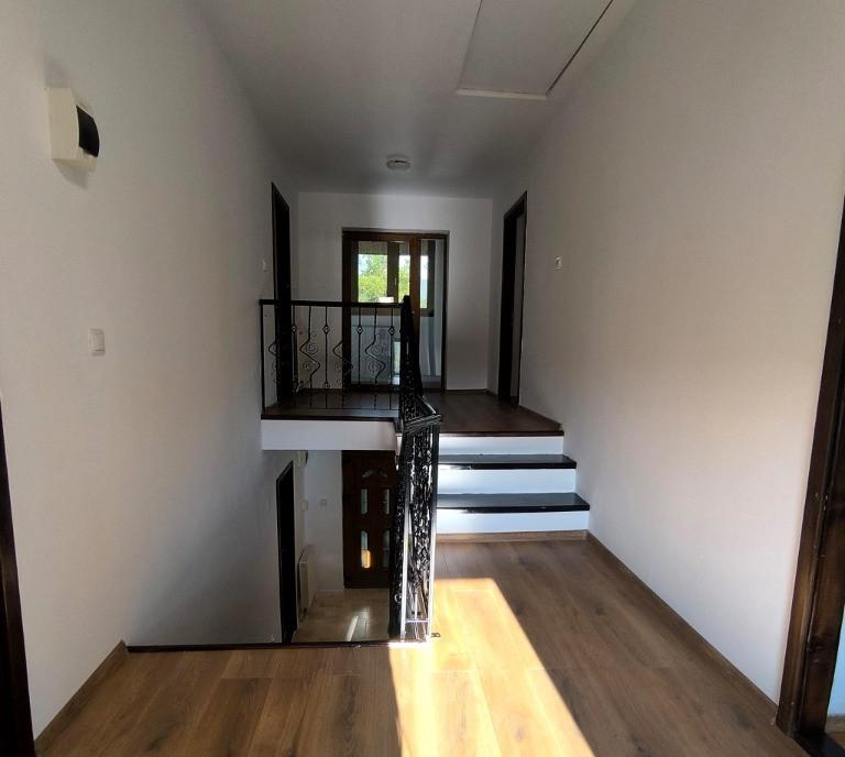 Vila 5 camere 1070mp teren Bucium Visani