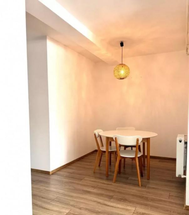 Apartament de 4 camere decomandat boxa centrala Craiter