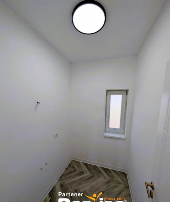 Casa cu 3 camere in Visan aproape de transport 2 bai curte